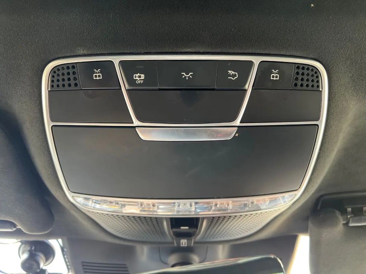 Car image 28