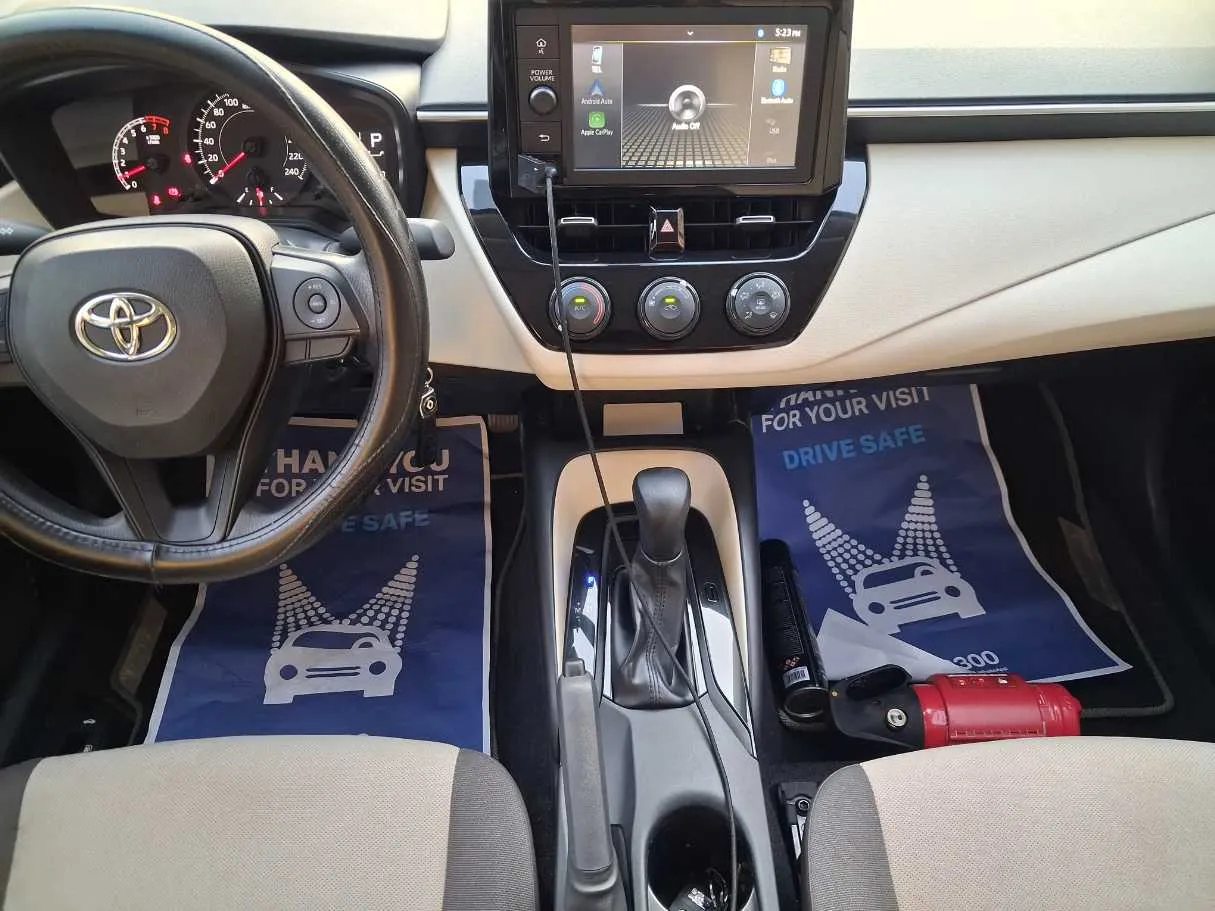 Car image 16