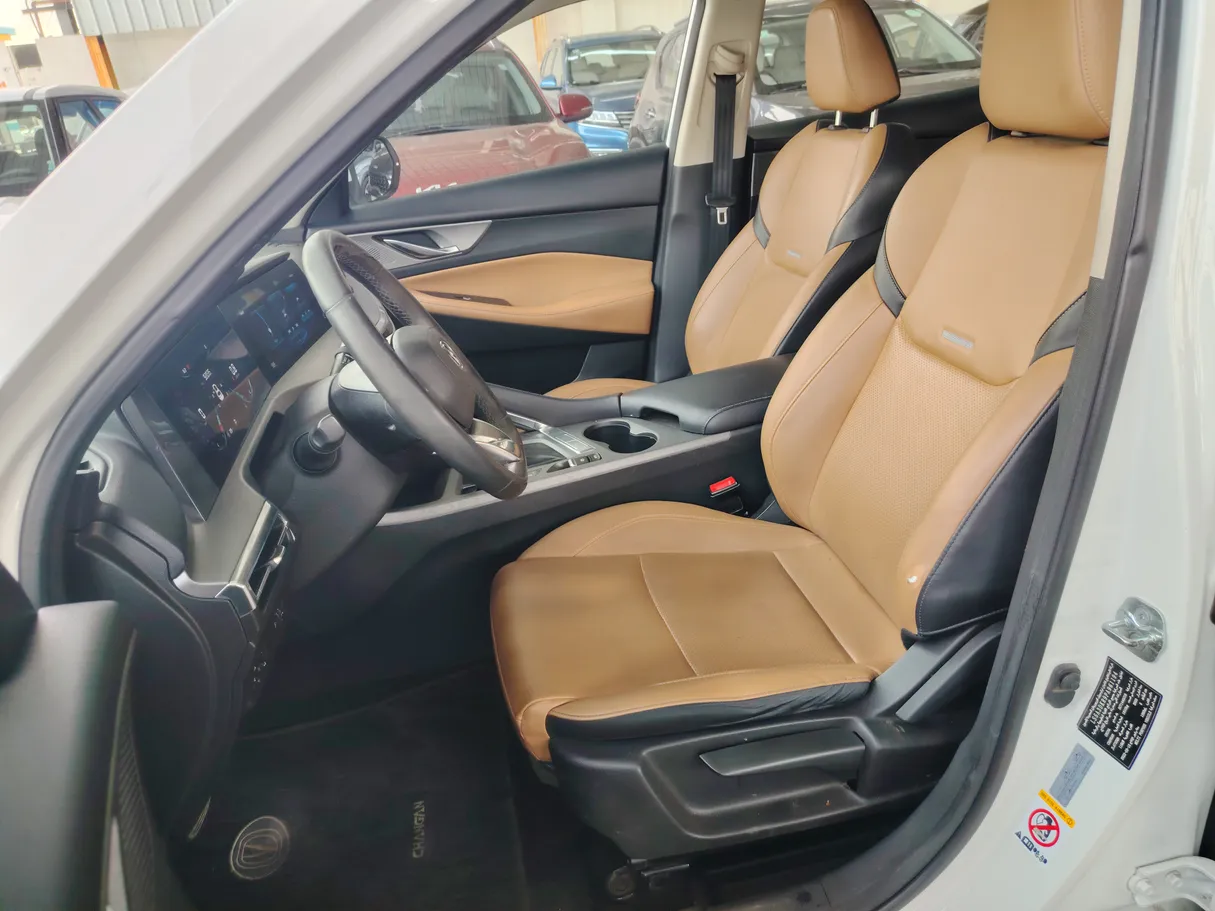 Car image 14