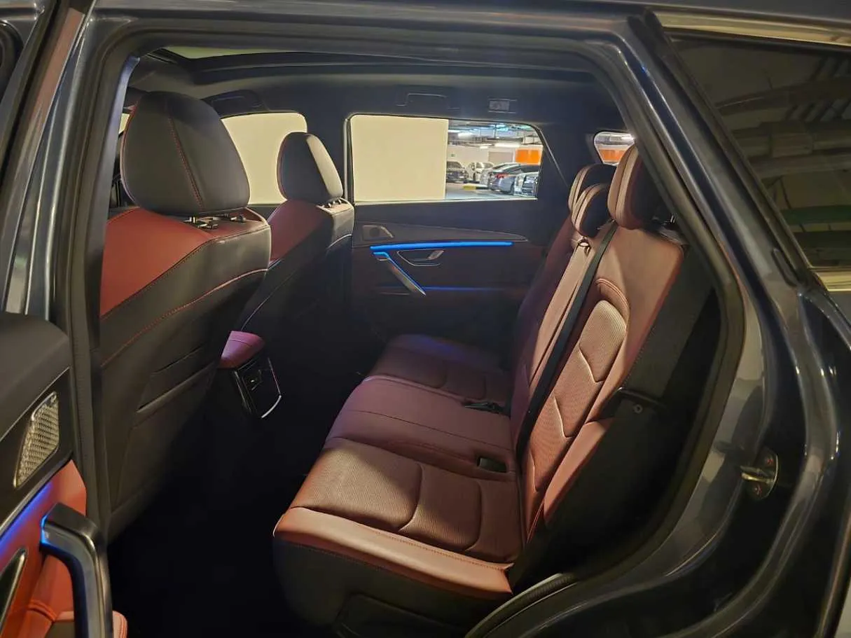 Car image 13