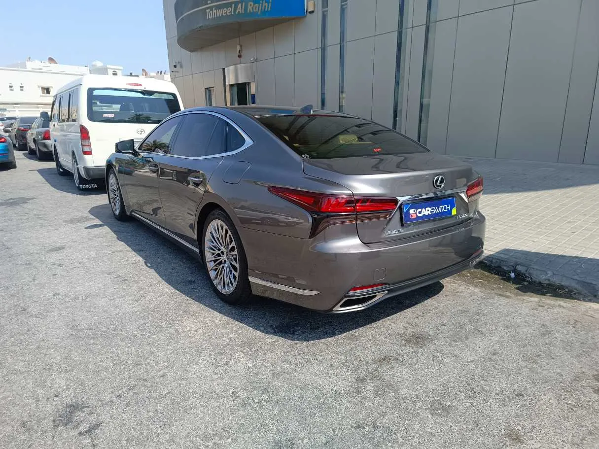 Car image 7
