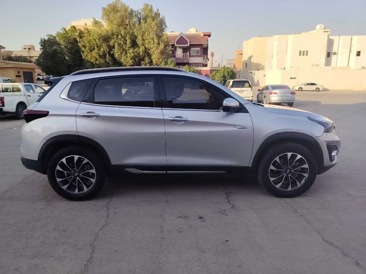 Car image 4