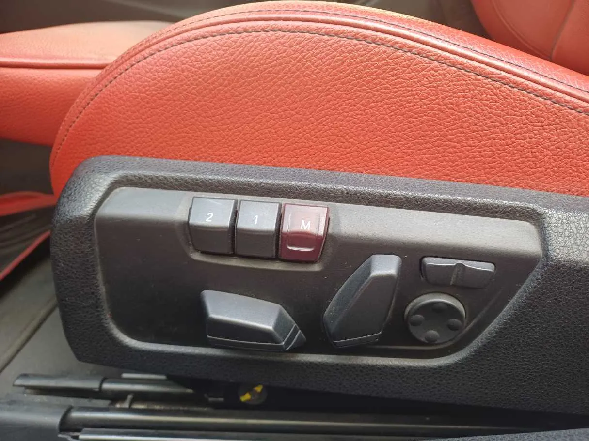 Car image 24