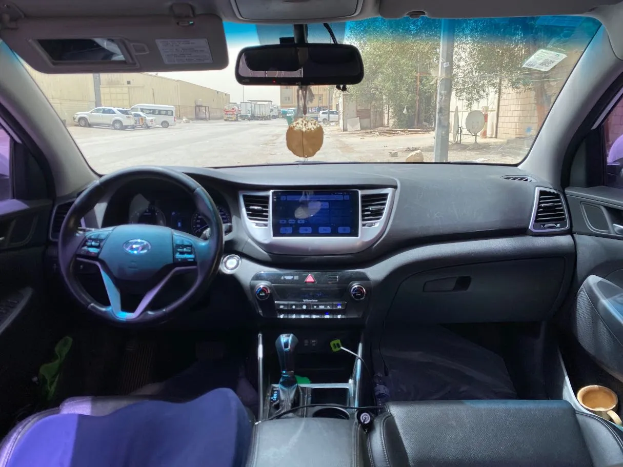 Car image 14