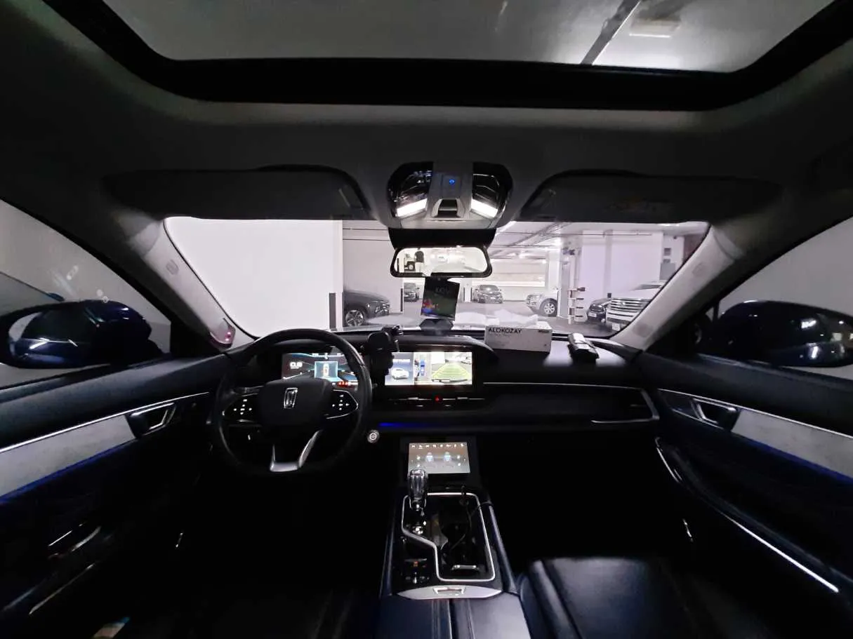 Car image 15