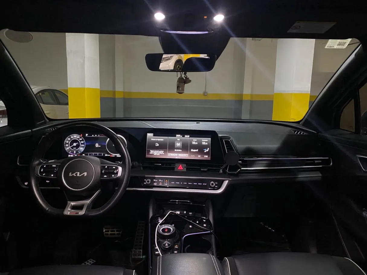 Car image 17