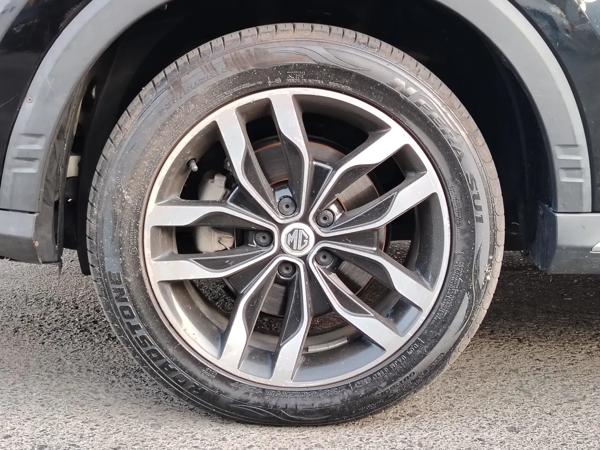 Car image 10