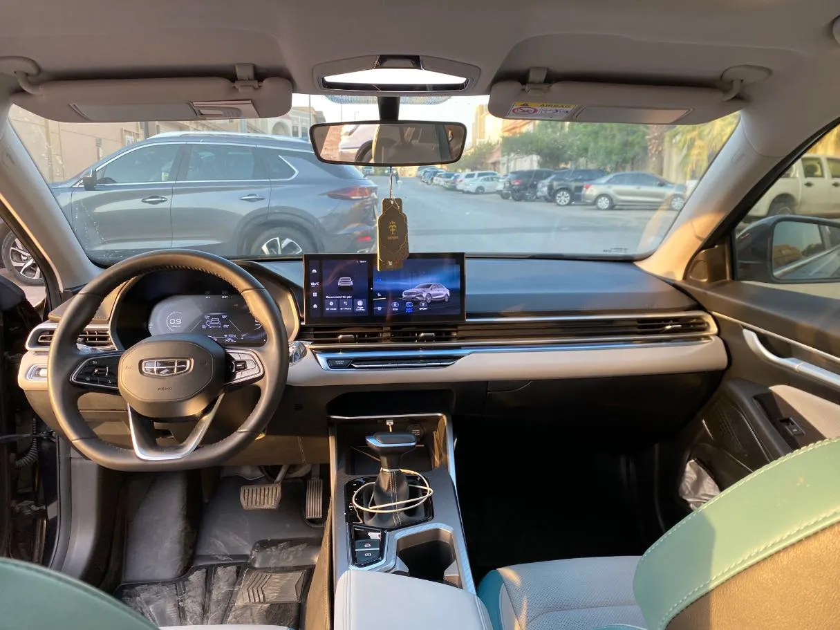 Car image 15