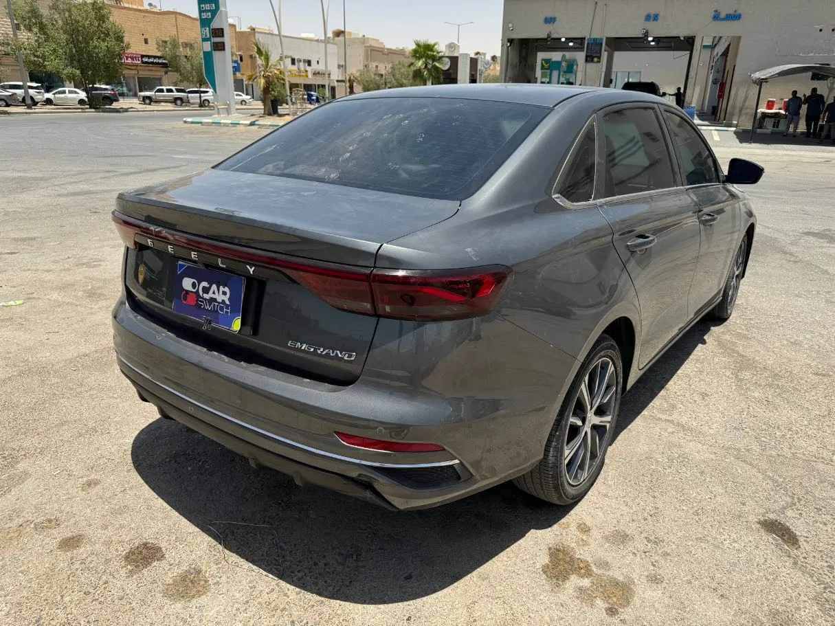 Car image 5