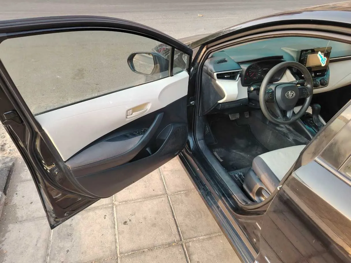 Car image 11