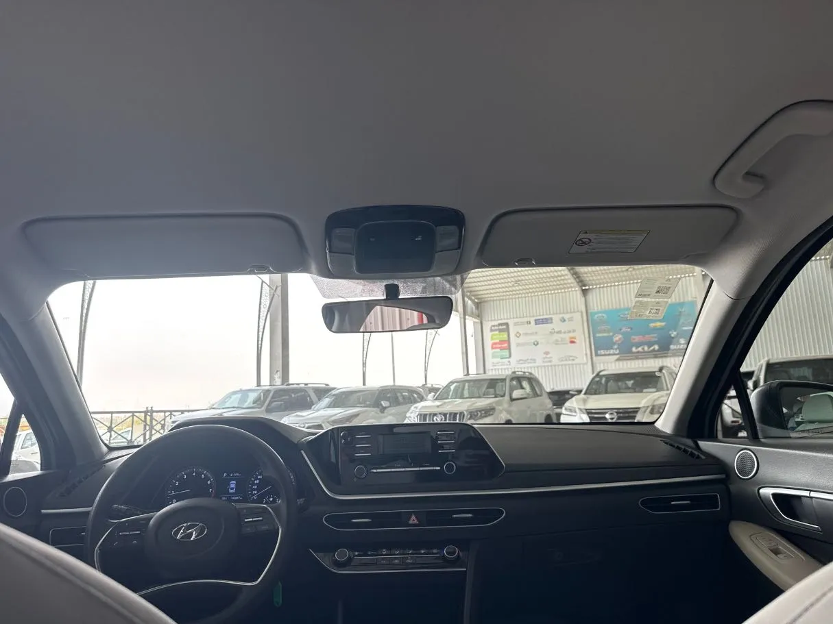 Car image 15