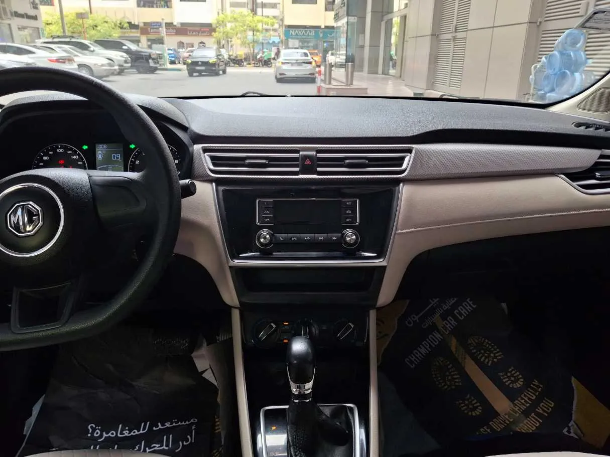 Car image 17