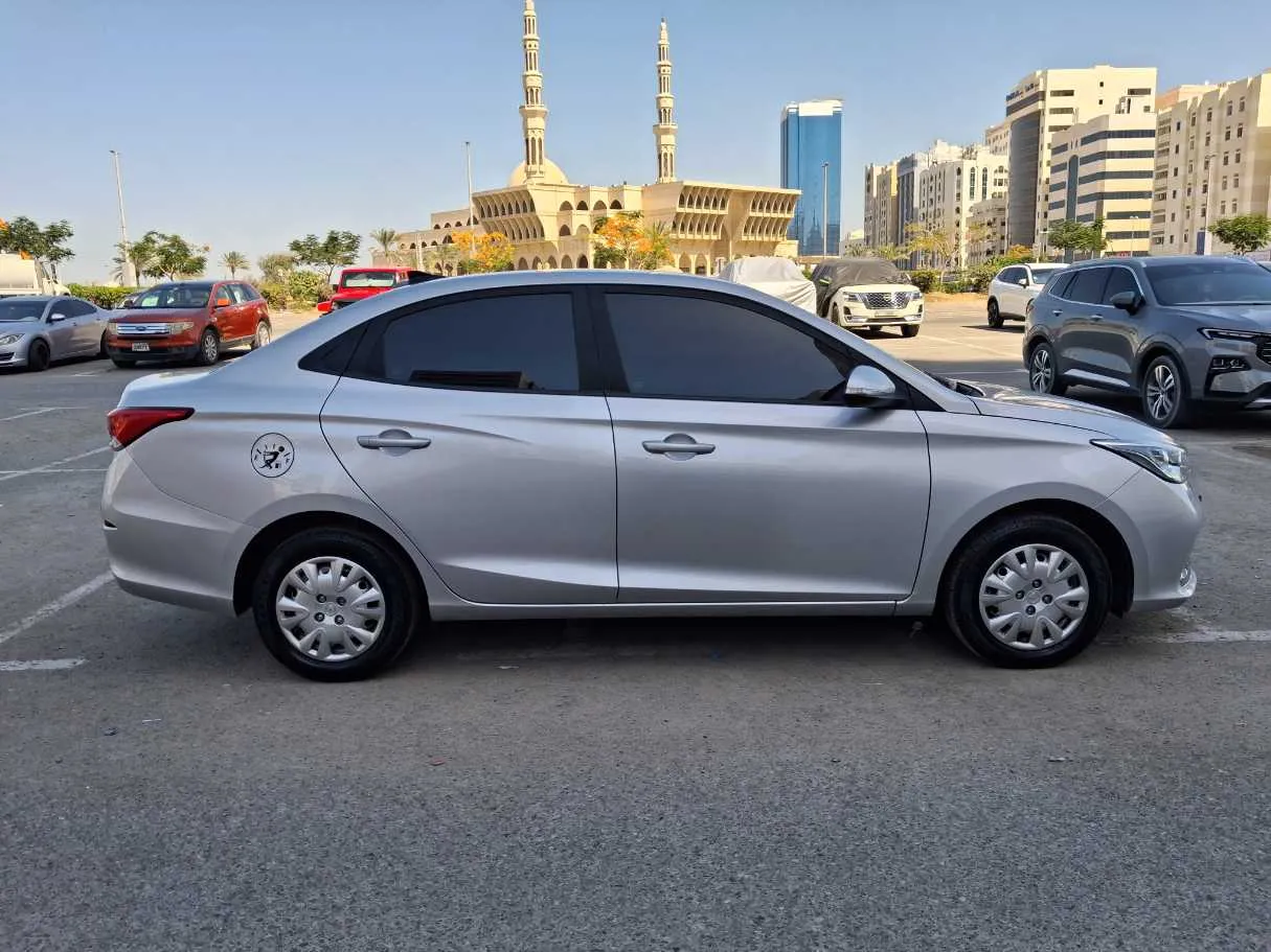 Car image 4