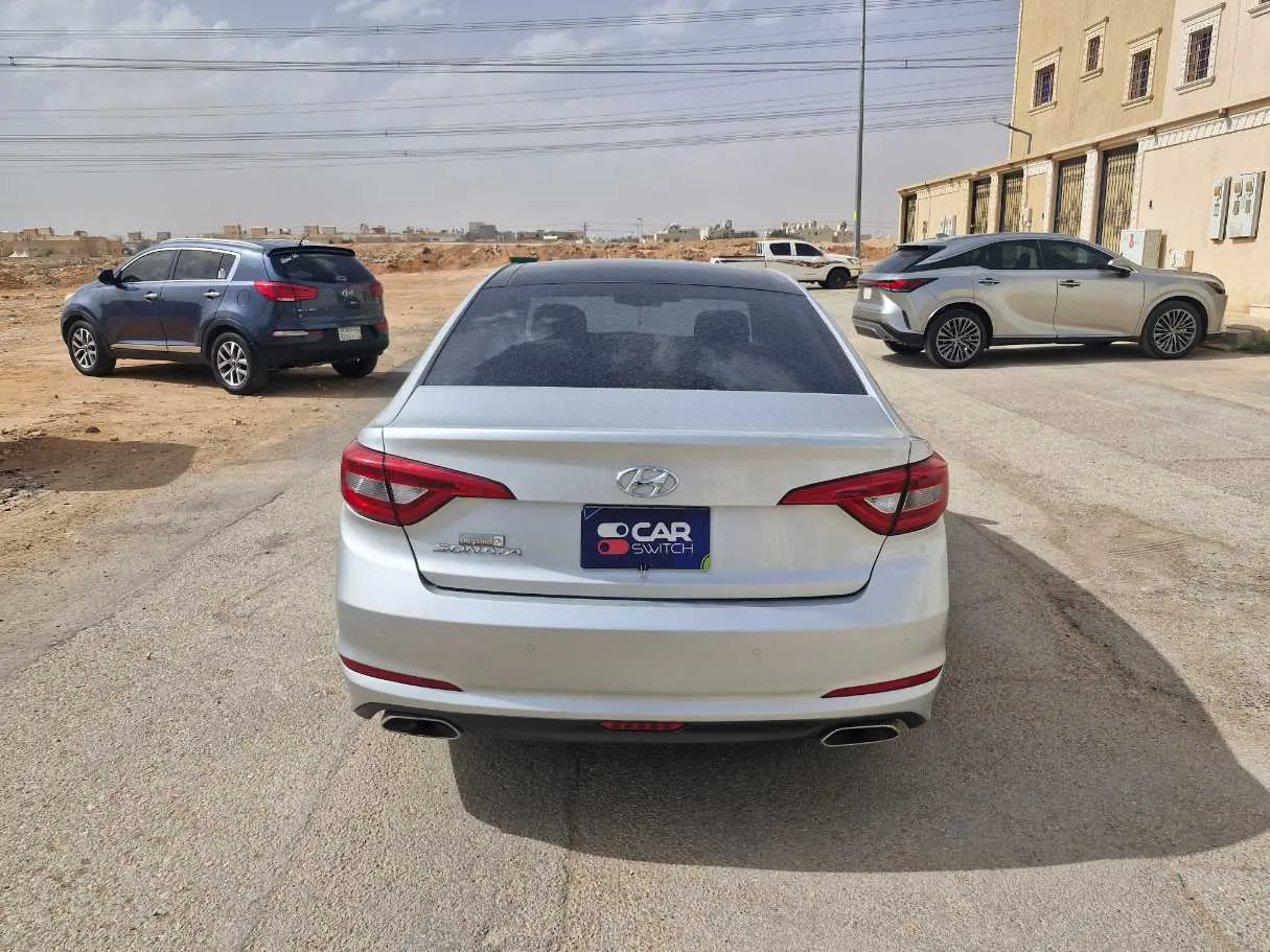 Car image 6
