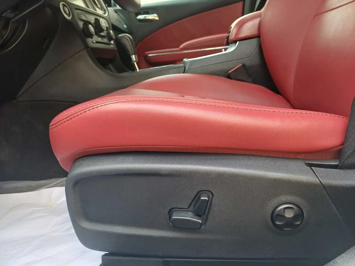 Car image 20