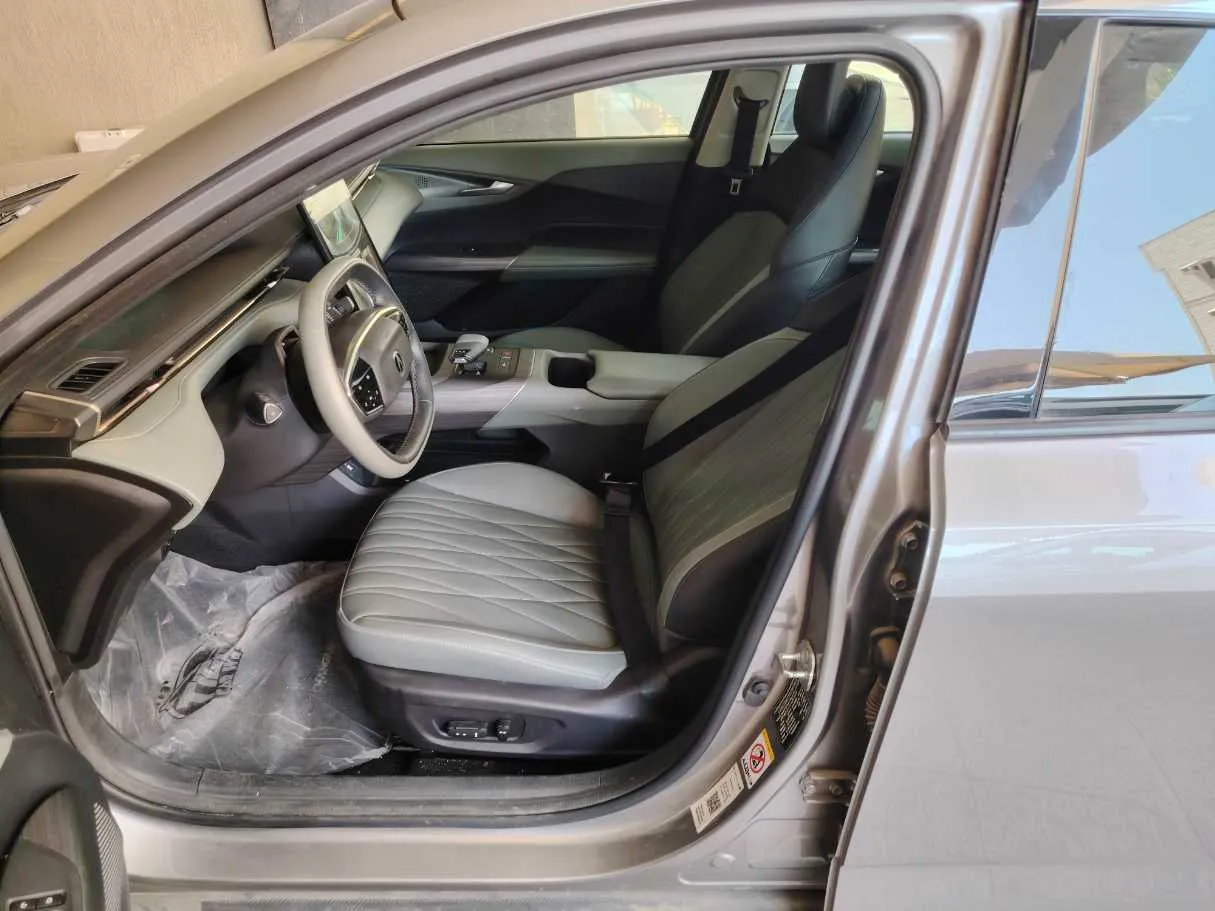 Car image 13