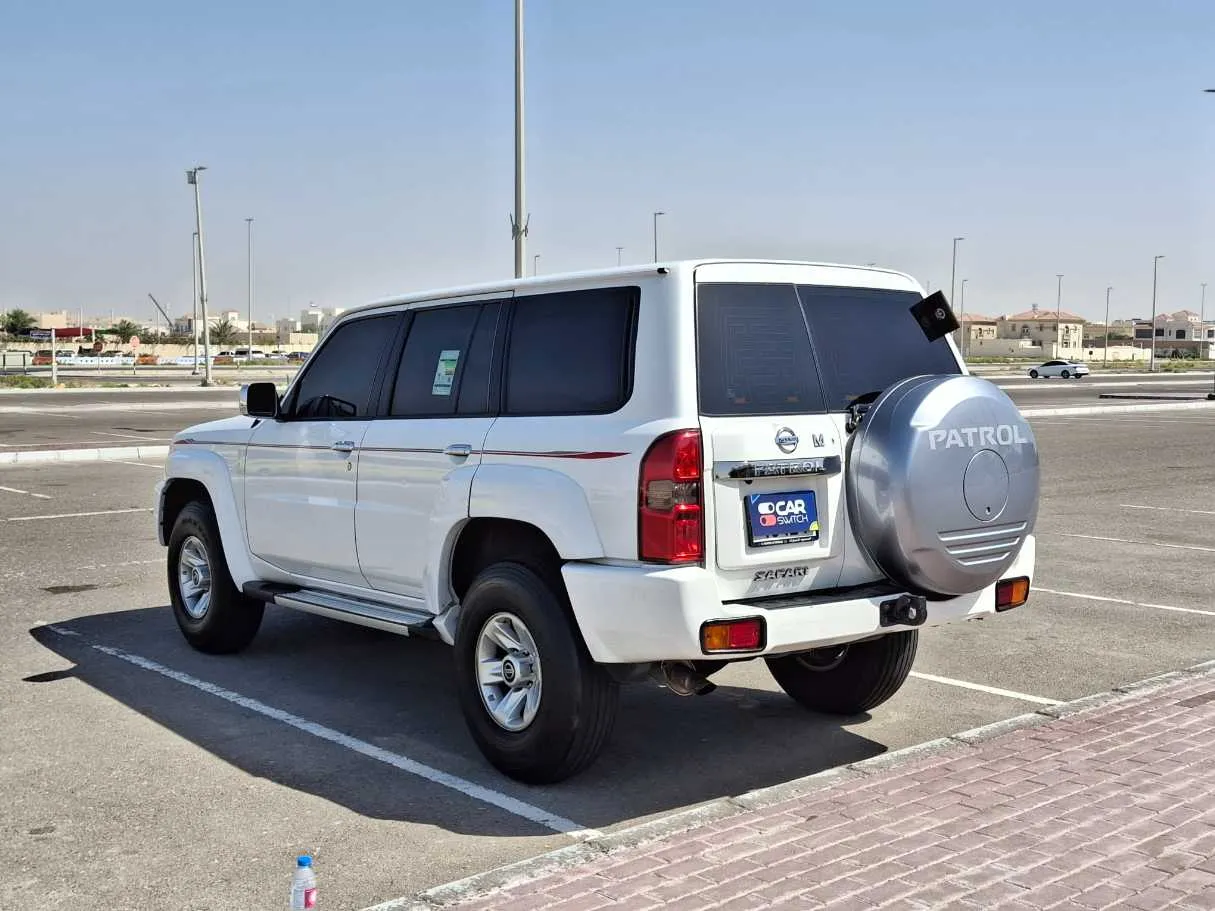 Car image 7
