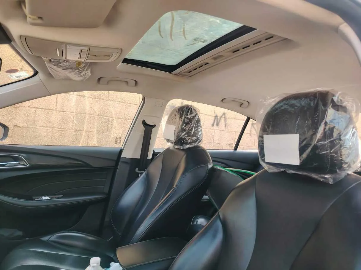 Car image 14