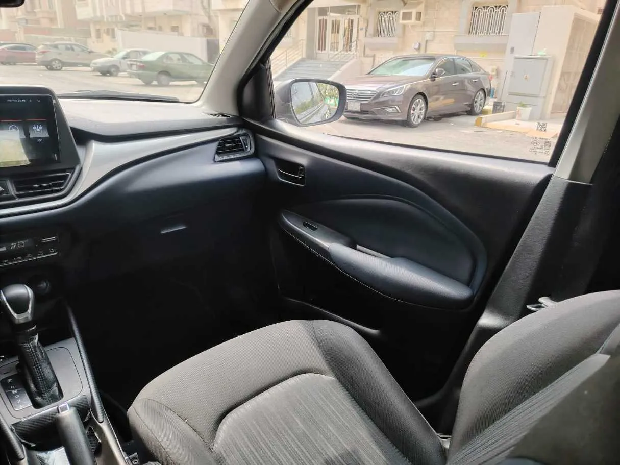 Car image 30
