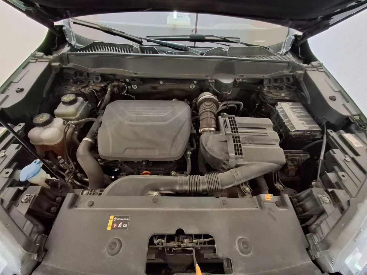 Car image 19