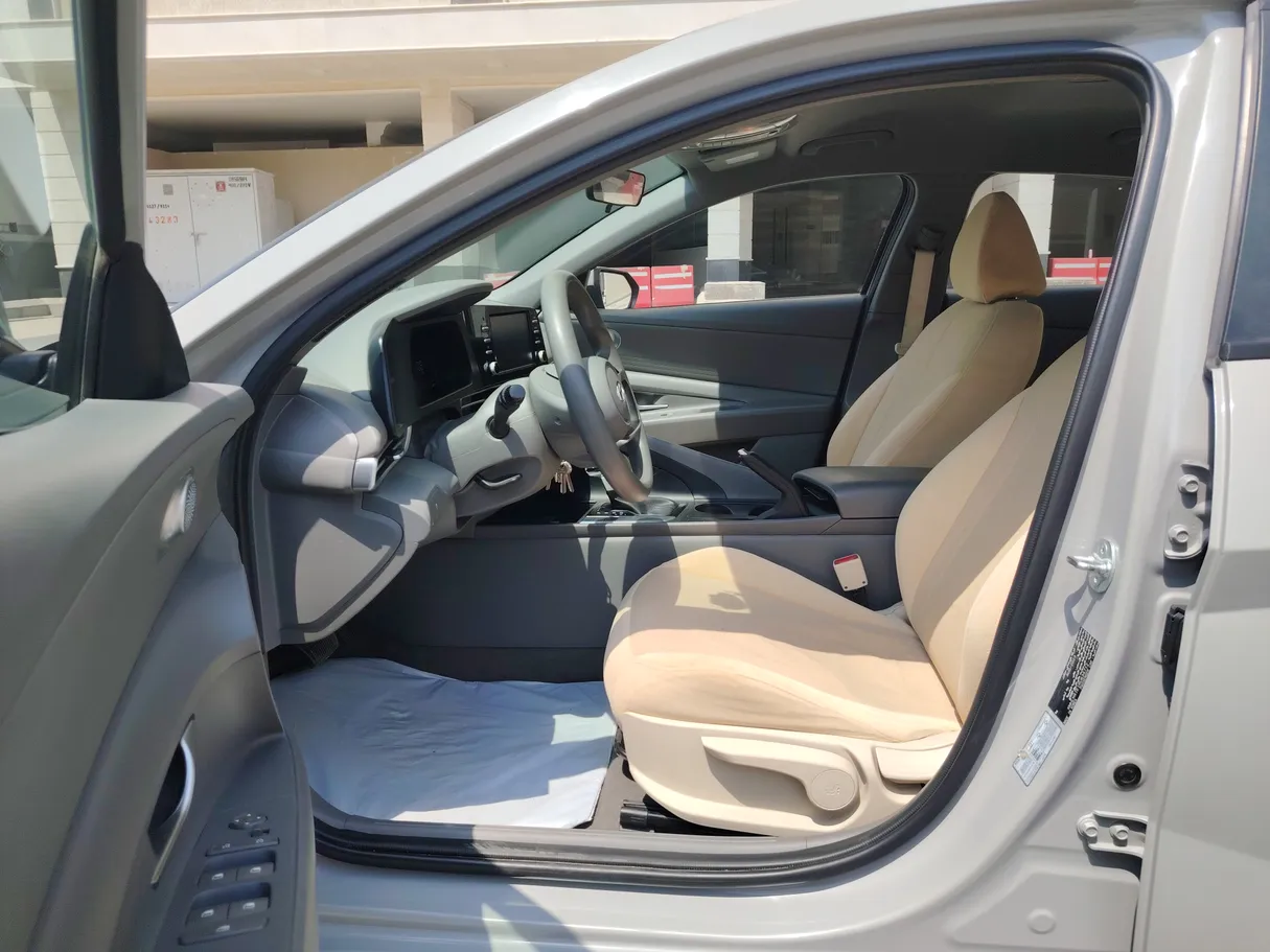 Car image 11