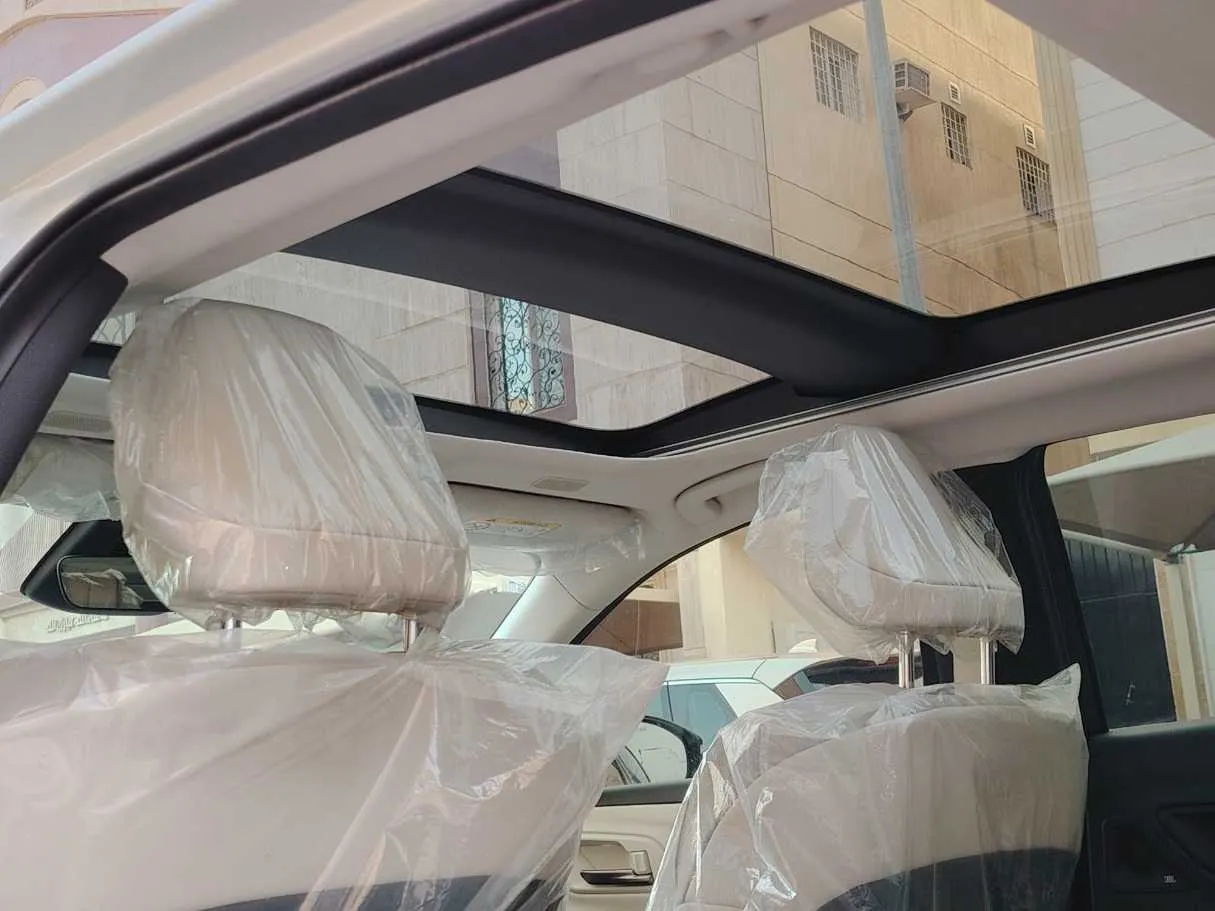 Car image 17