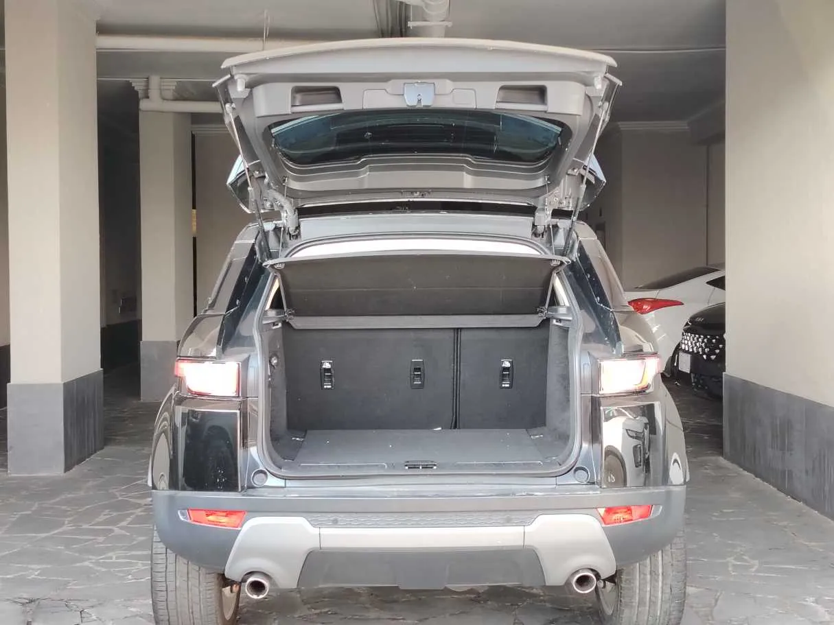 Car image 28