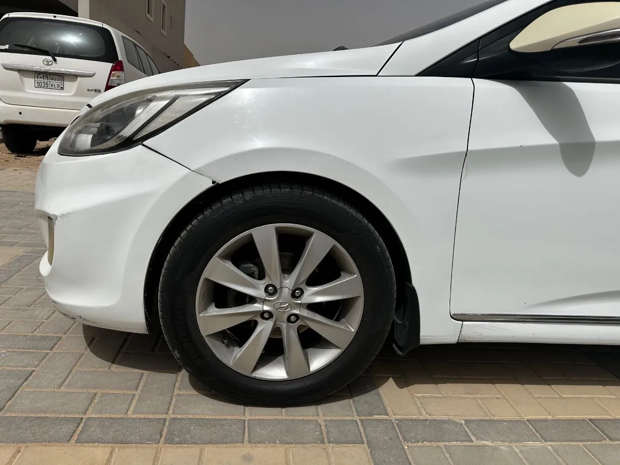 Car image 9