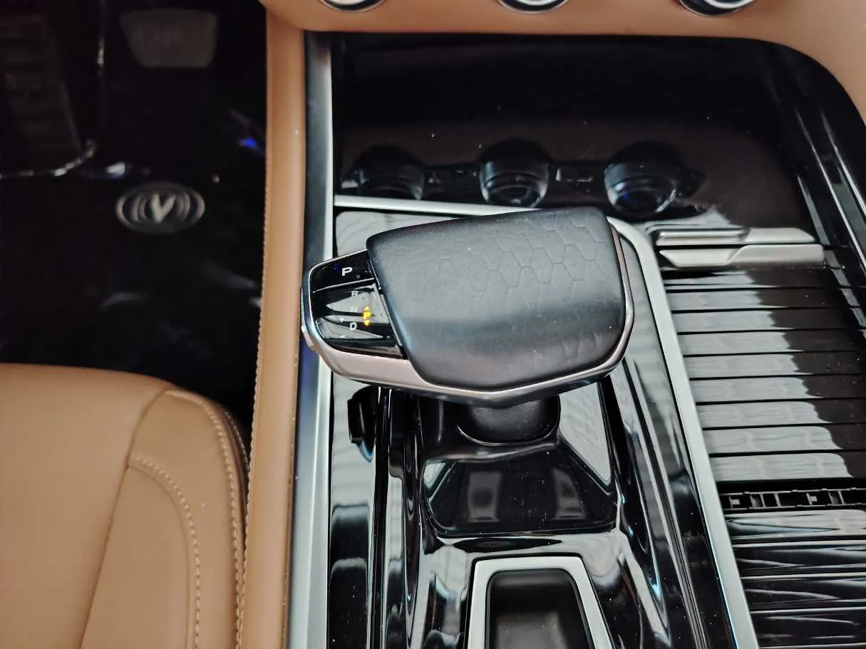 Car image 28