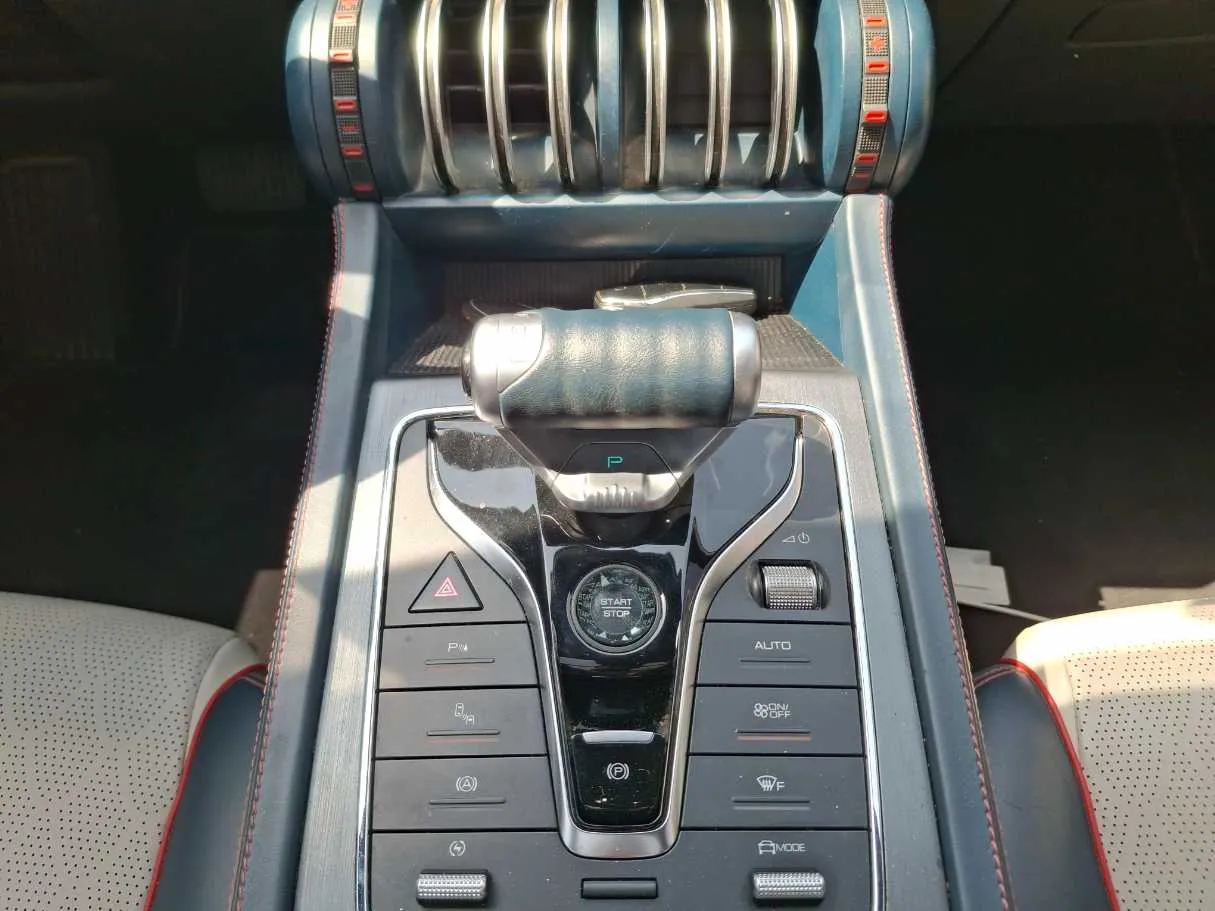 Car image 16