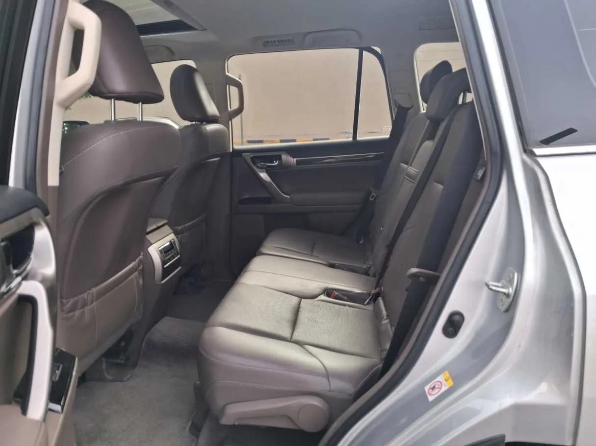 Car image 13