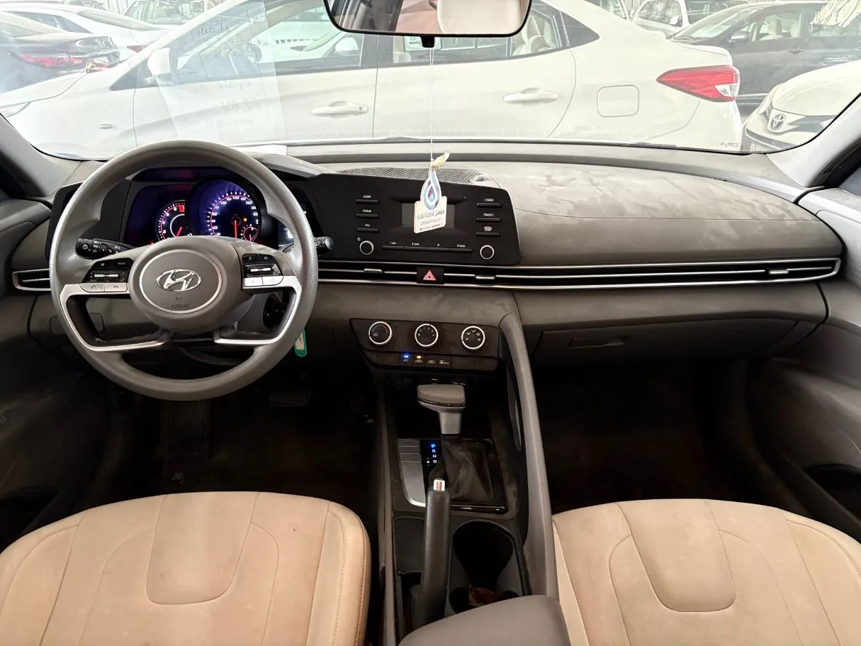 Car image 18