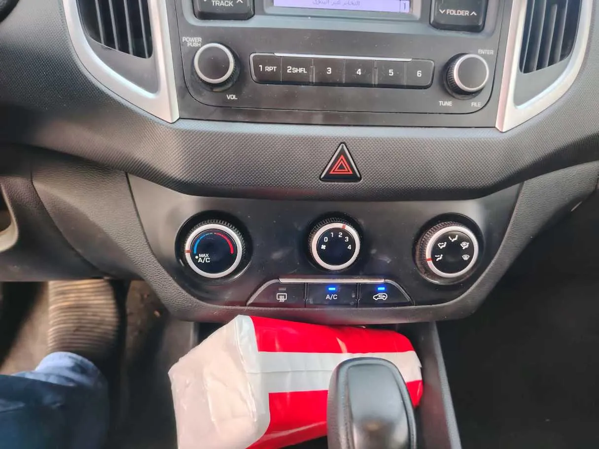 Car image 26