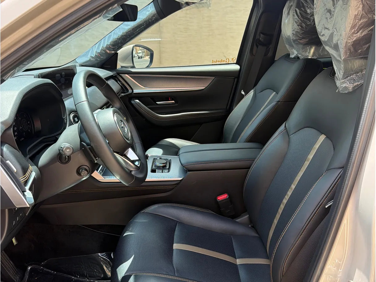 Car image 9