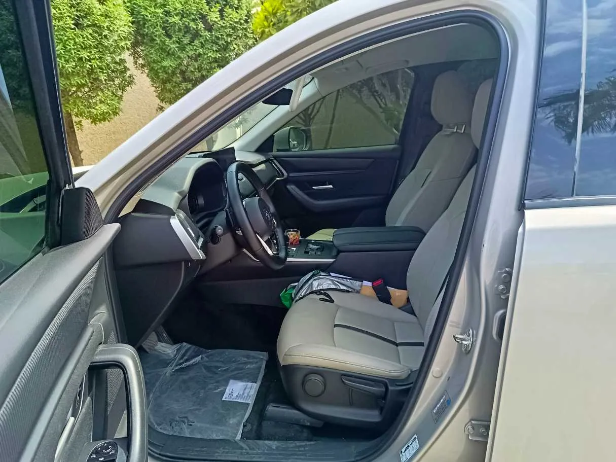 Car image 13