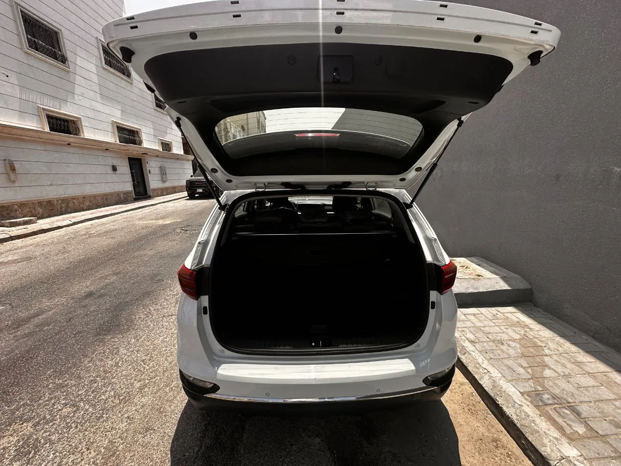 Car image 22