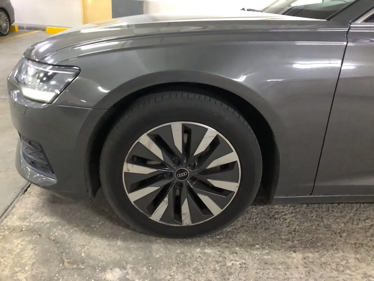 Car image 9