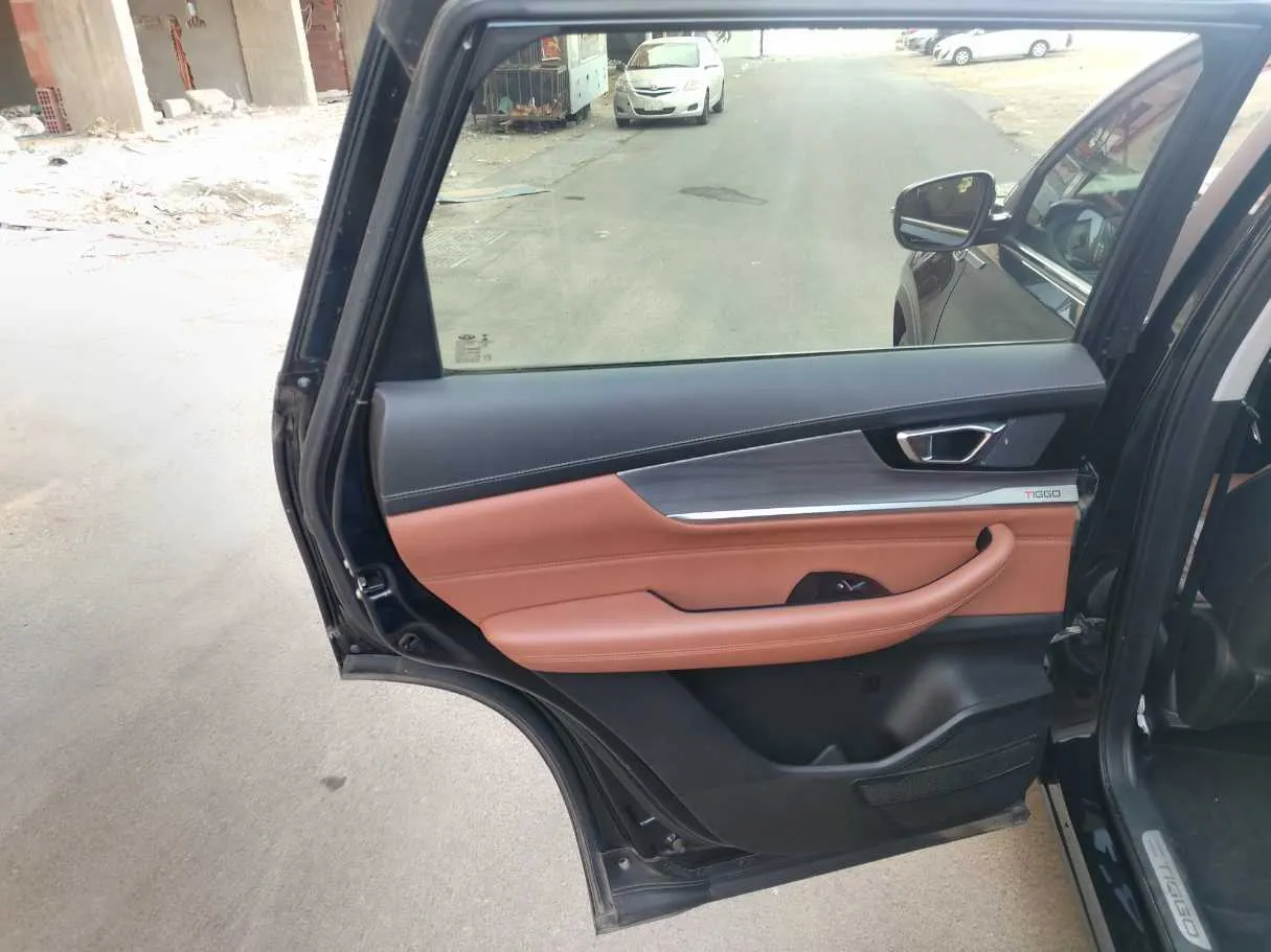Car image 14
