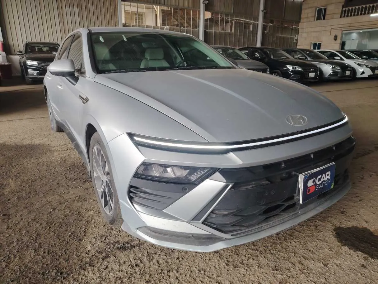 Car image 3