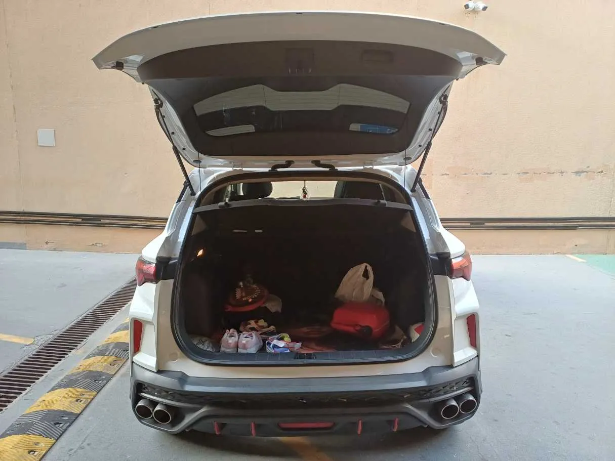 Car image 19