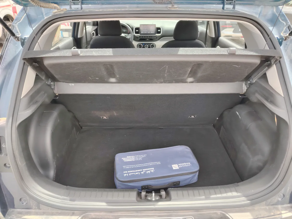 Car image 27