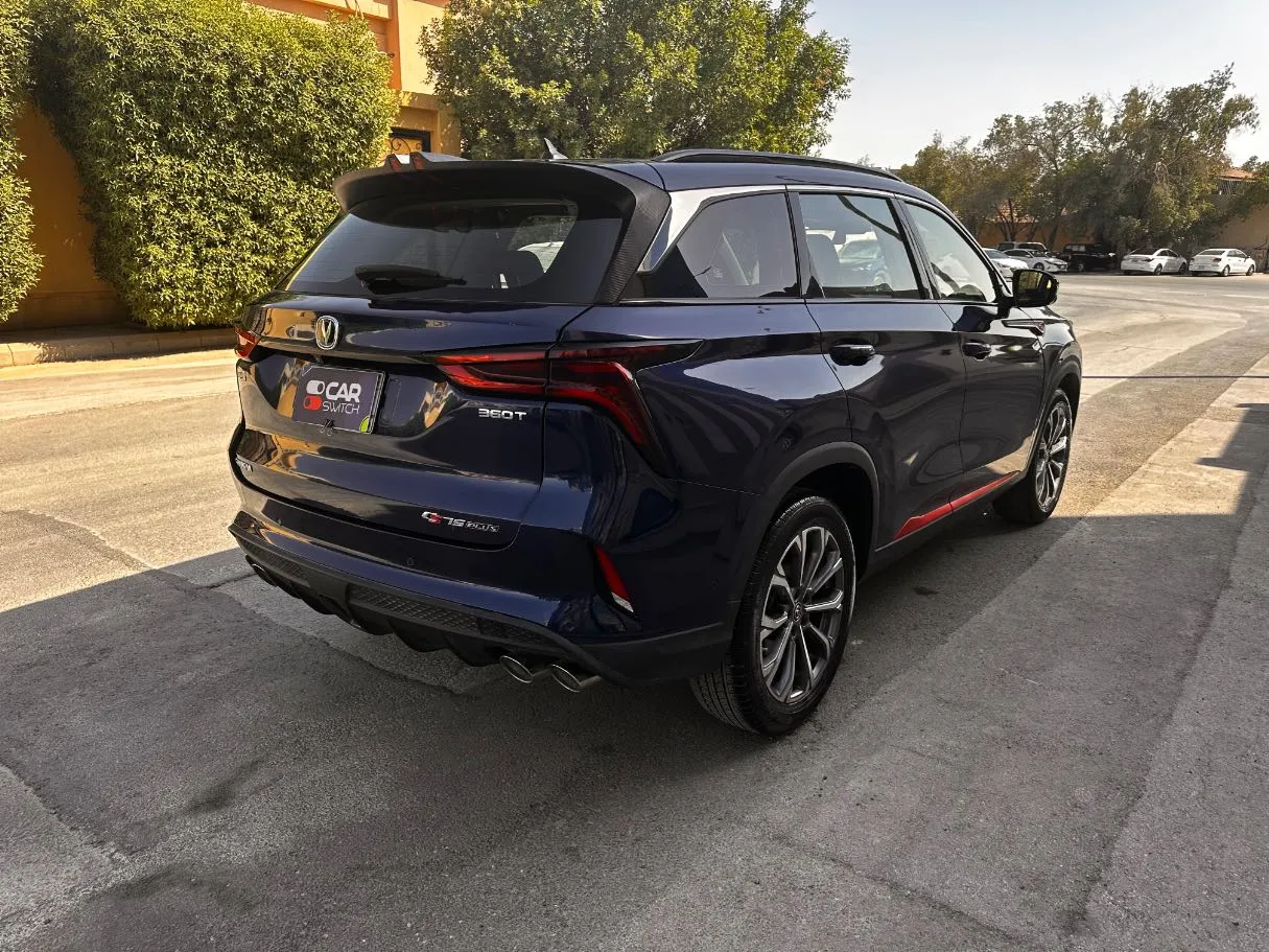 Car image 5