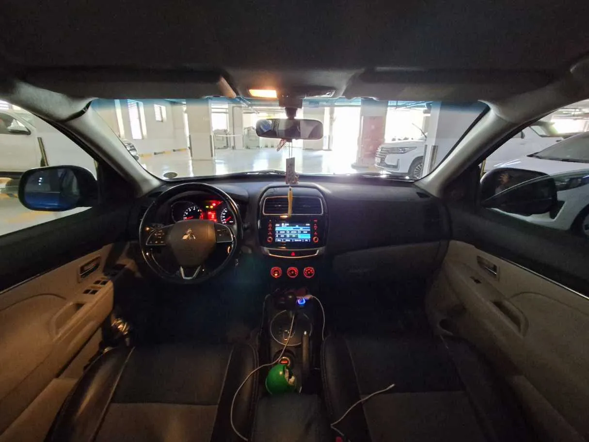 Car image 19