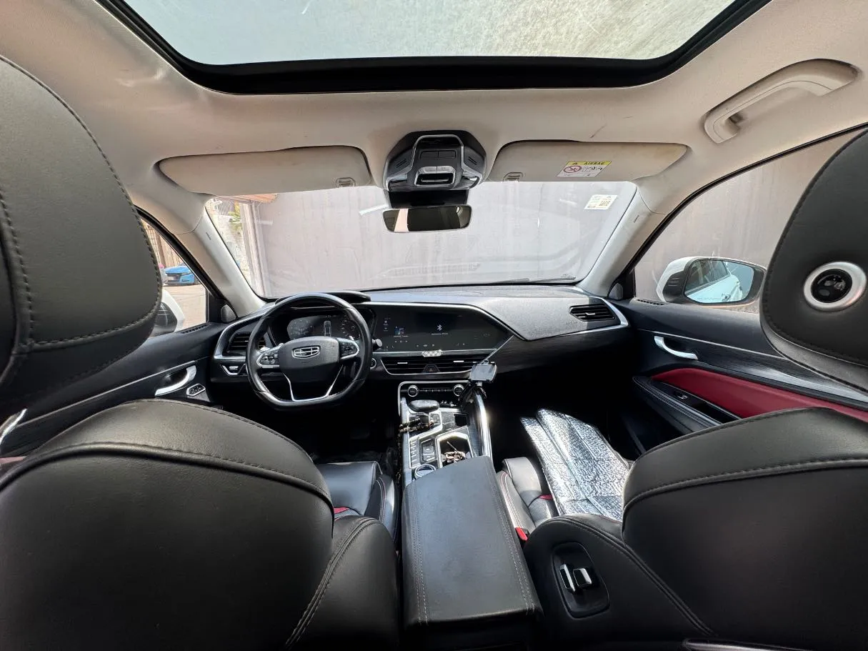 Car image 14