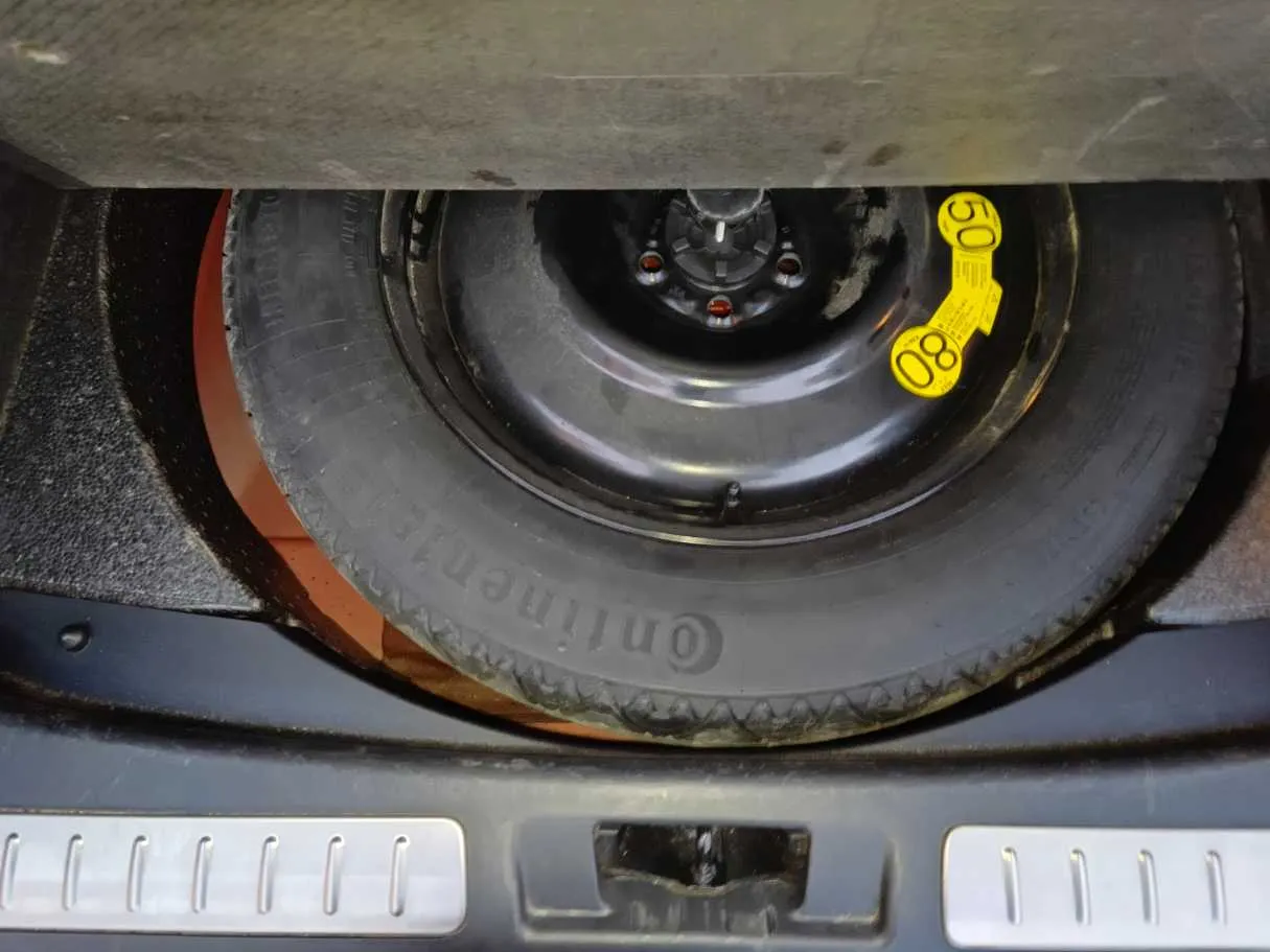 Car image 32