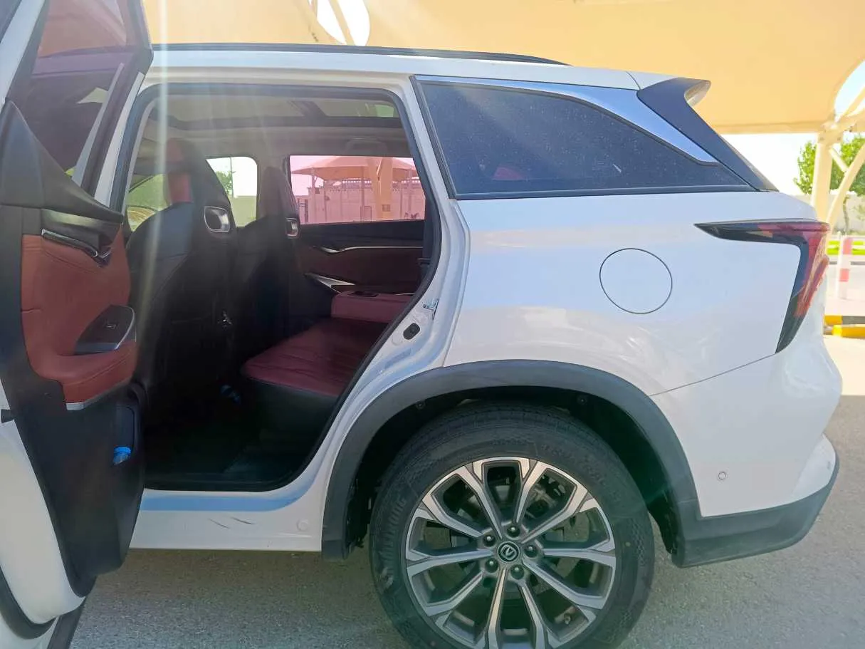 Car image 17