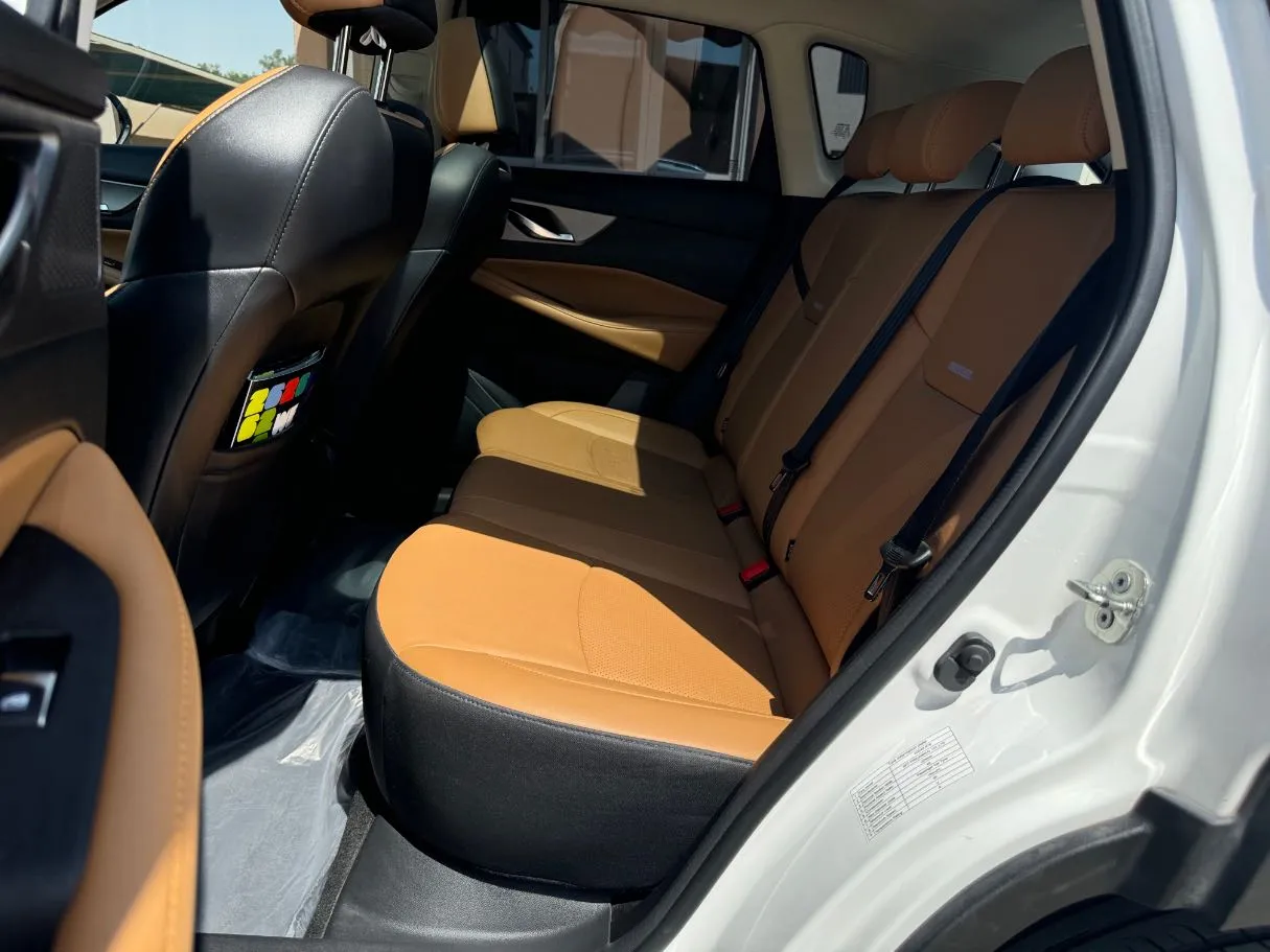 Car image 16