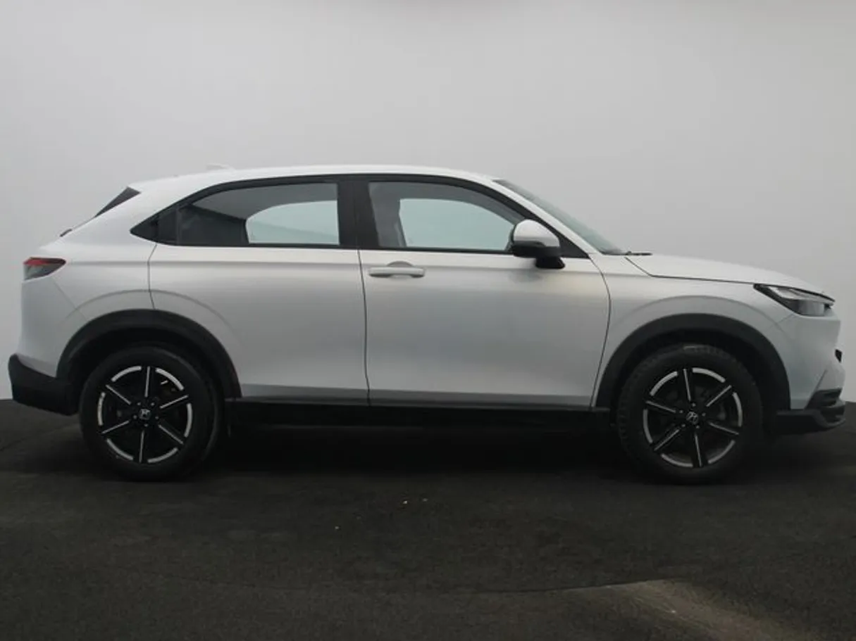 Car image 13