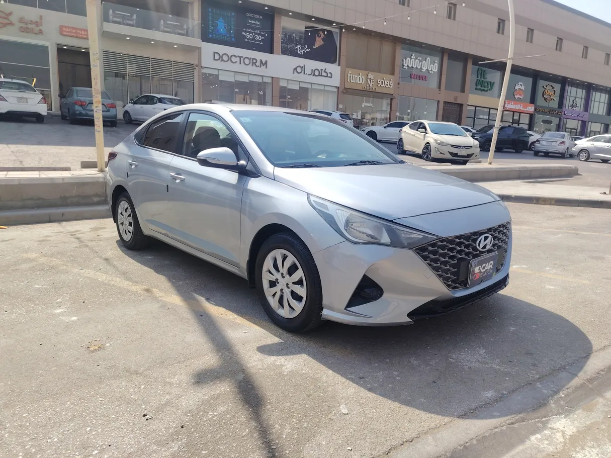 Car image 3
