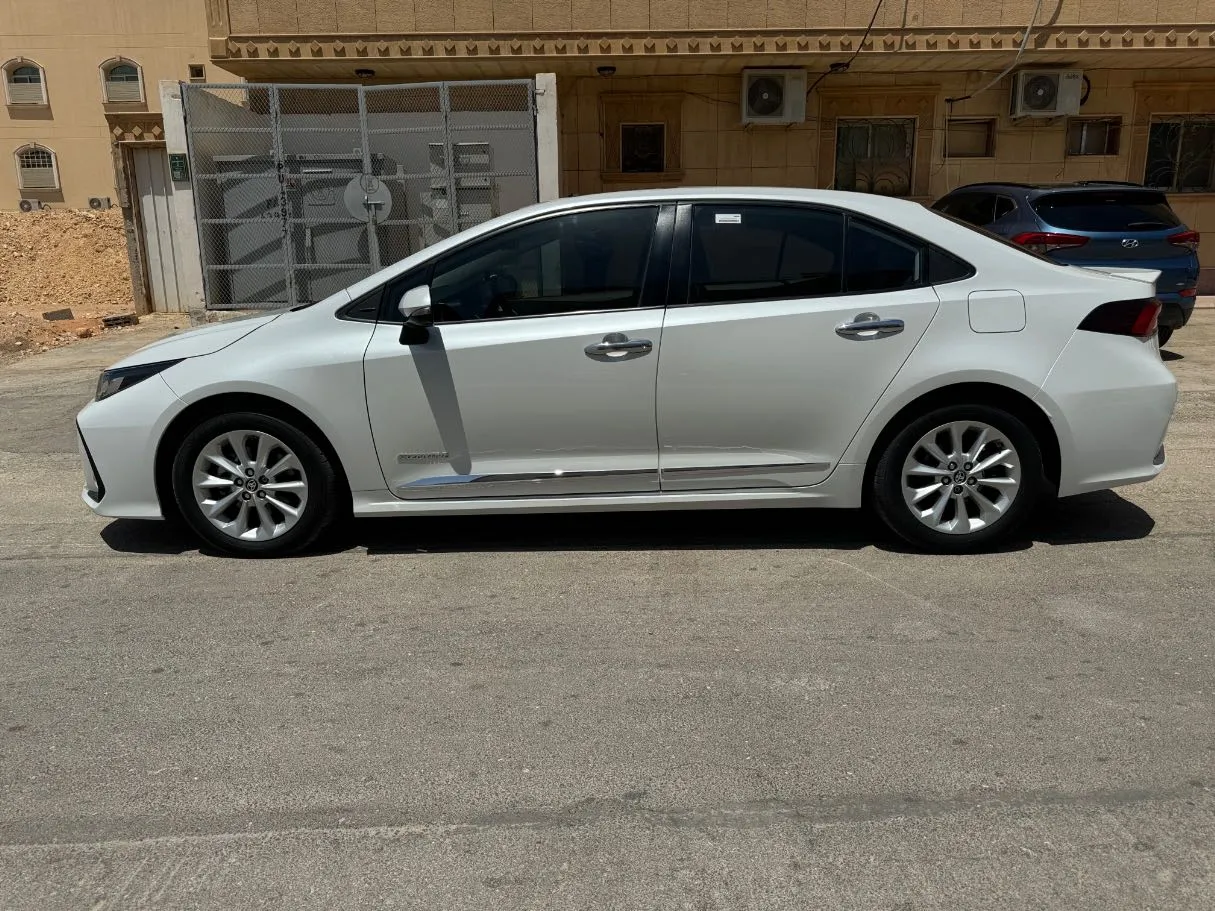 Car image 8